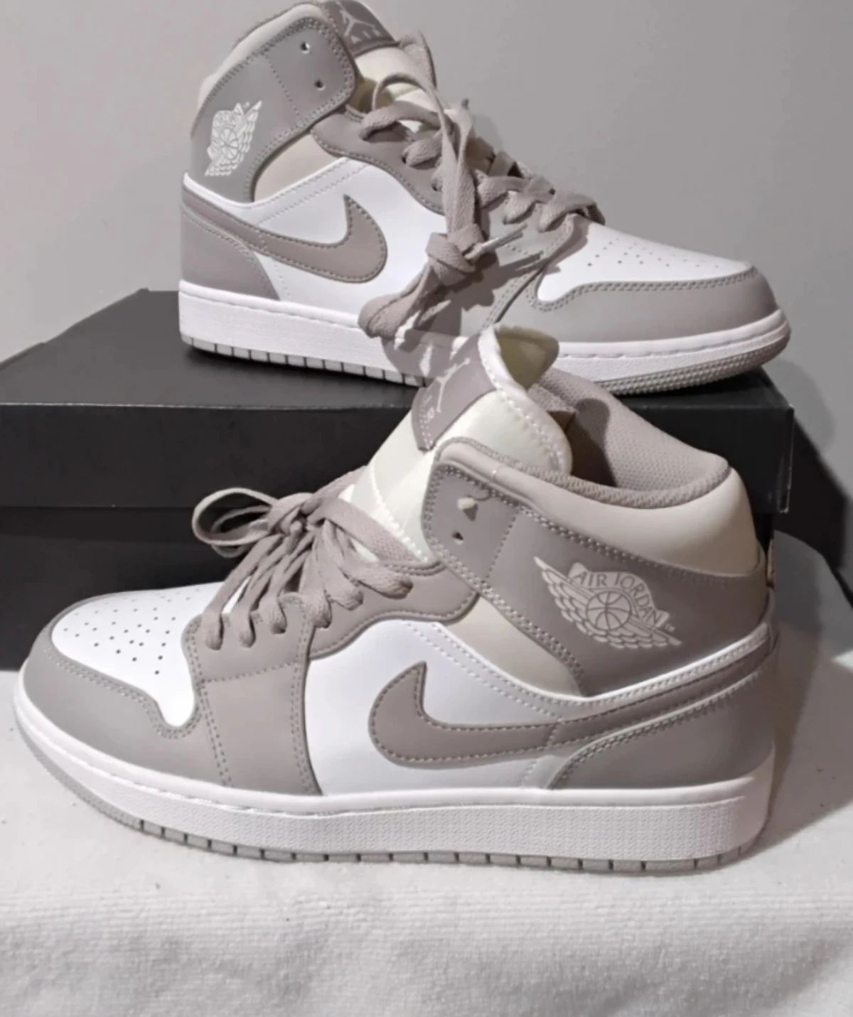 Air Jordan 1 Mid SE Sneakers - photo 2