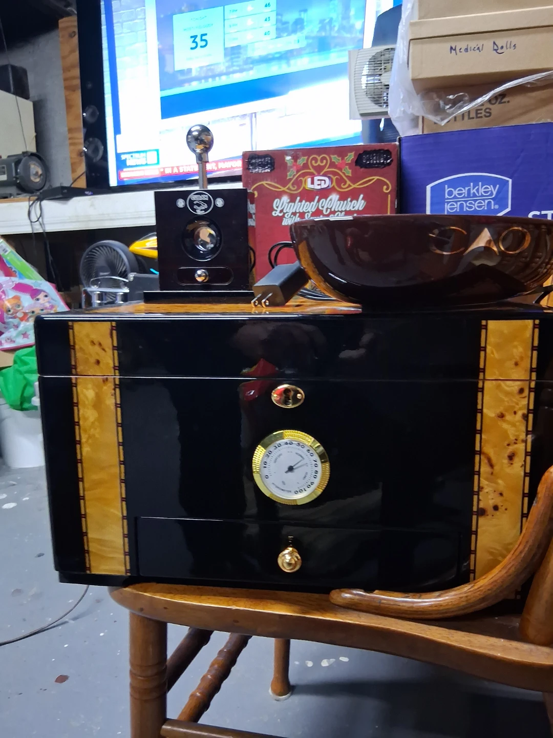 Large Black and Wood Humidor with Hygrometer - photo 2
