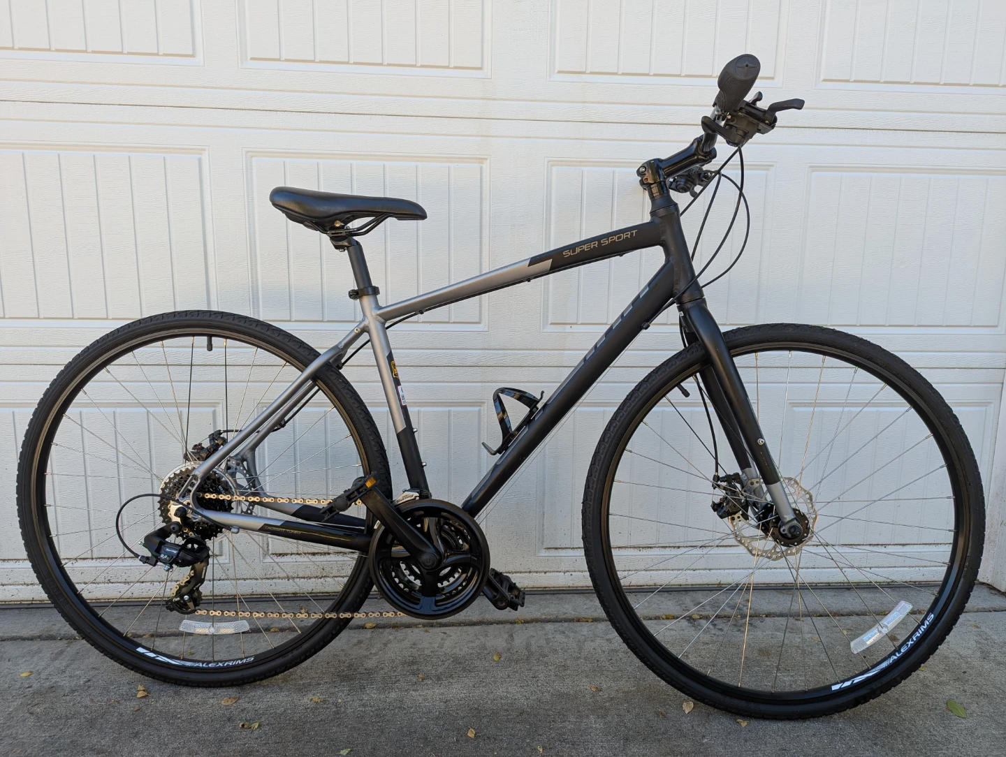 Schwinn Super Sport Hybrid Bike - Medium 18" aluminum frame