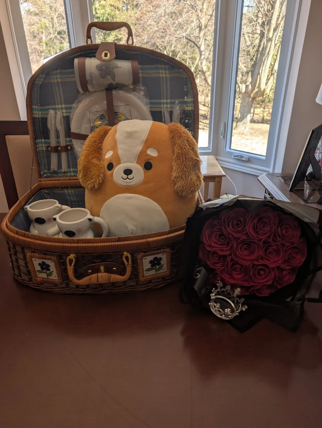 Picnic Basket, Mugs, Bouquet, Stuffie