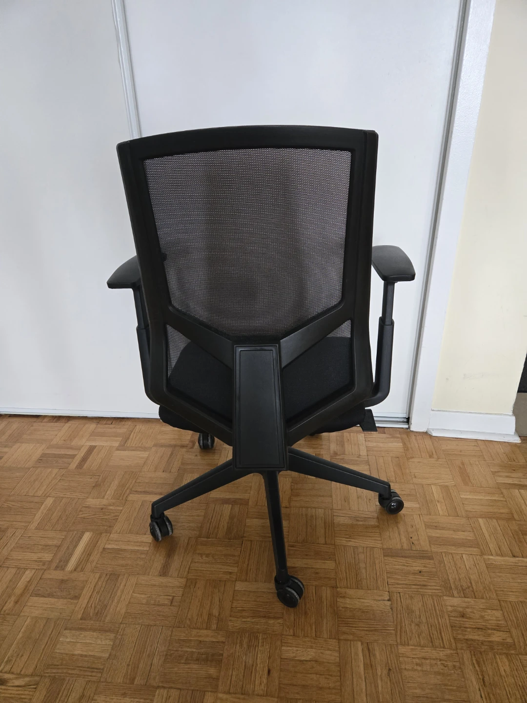 Black Mesh Office Chair - photo 2