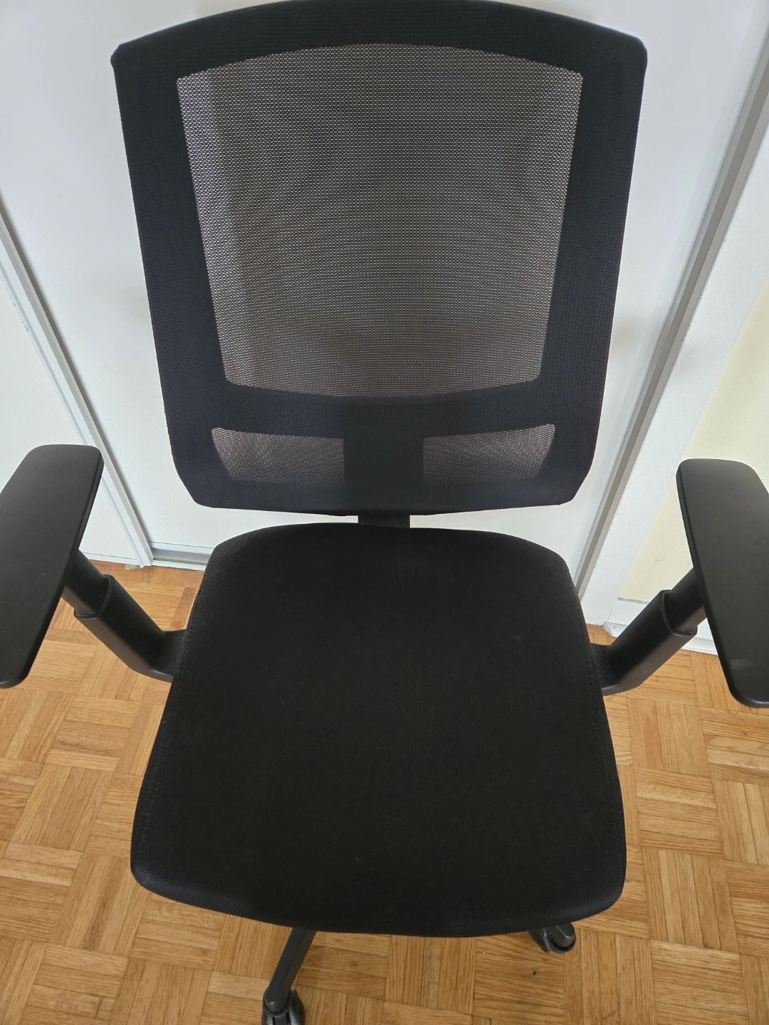 Black Mesh Office Chair - photo 3