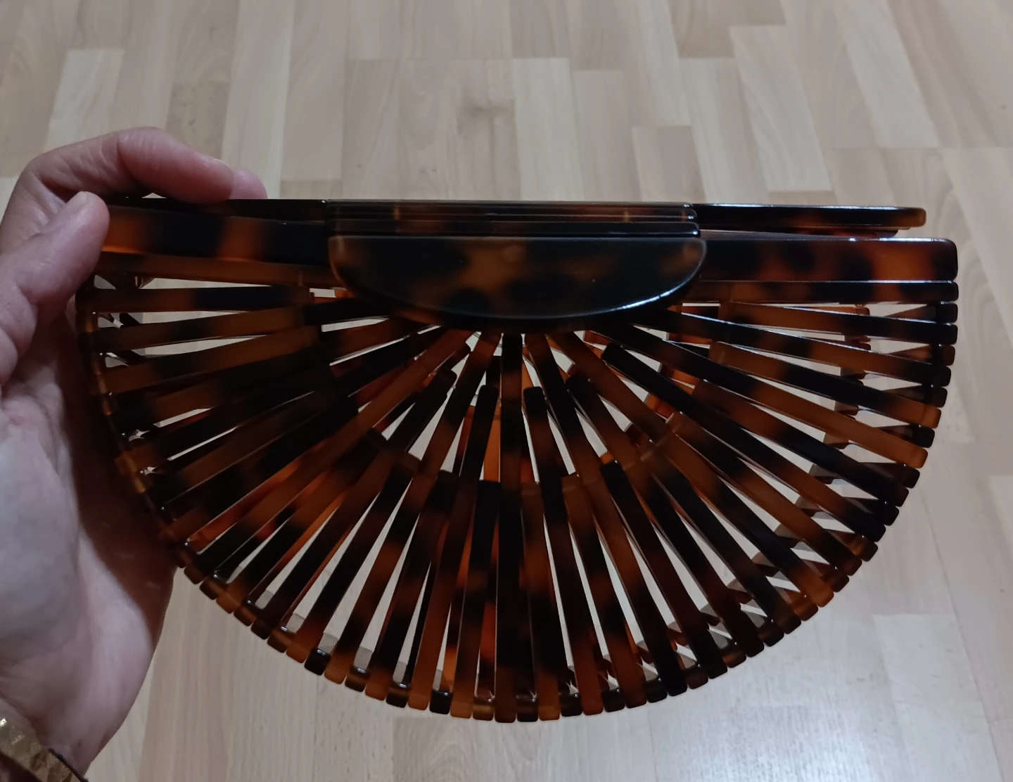 Tortoiseshell Pattern Acrylic Fan Clutch Handbag