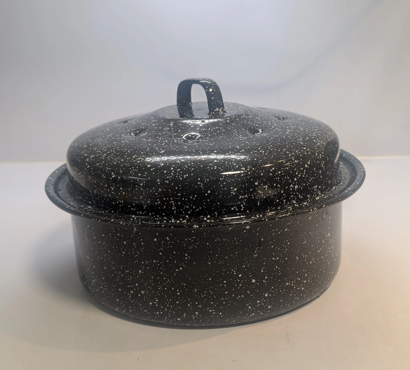 Granite enamelware pot with lid