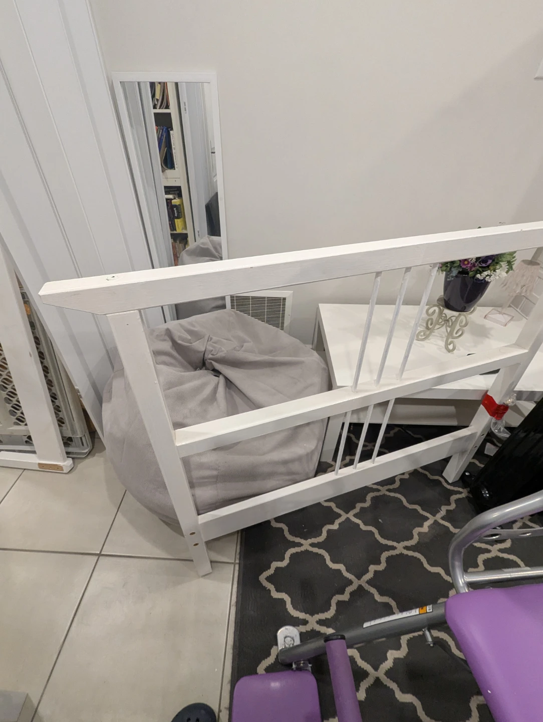 Single White Wooden Bed