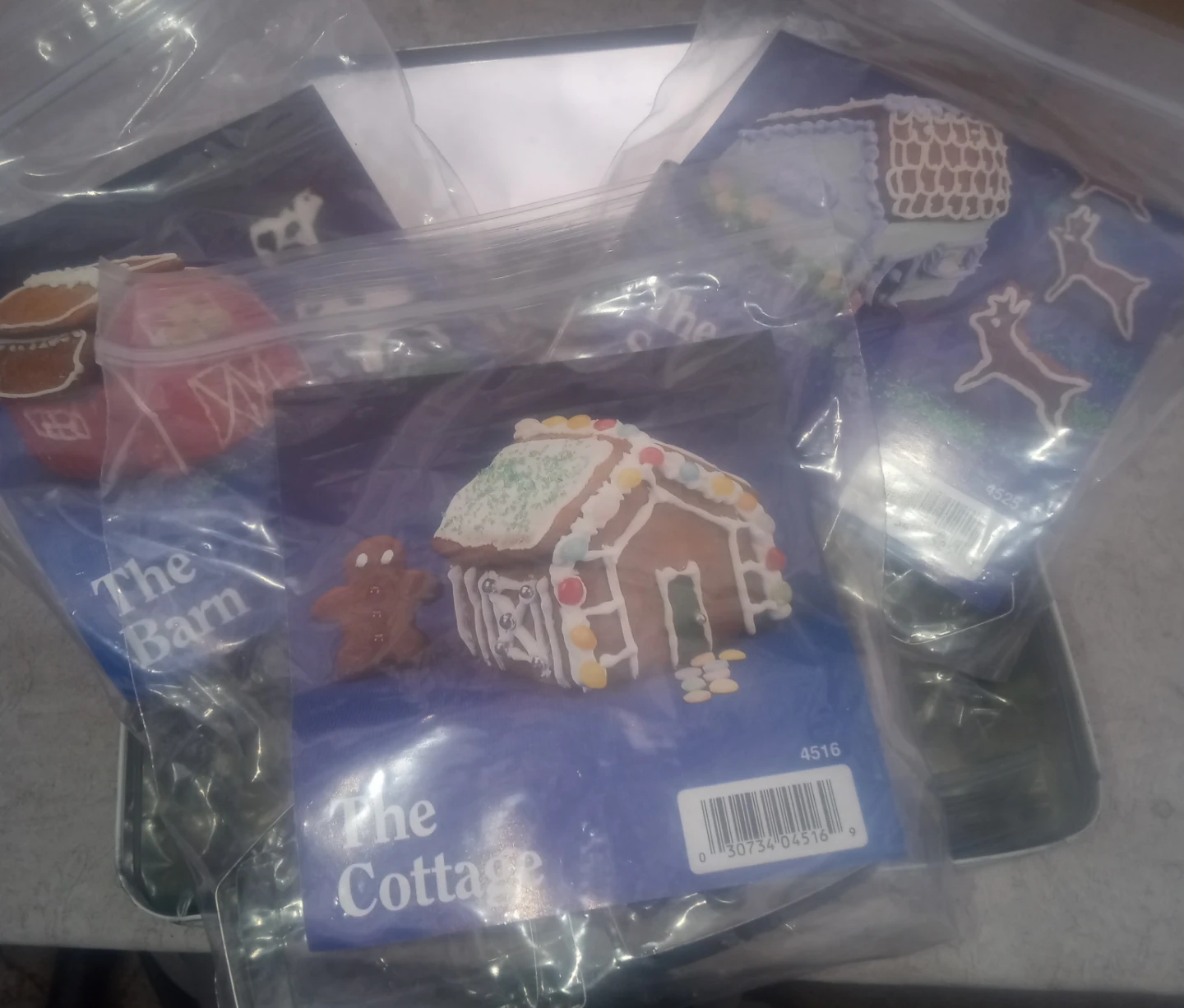 Gingerbread House Cookie Tin