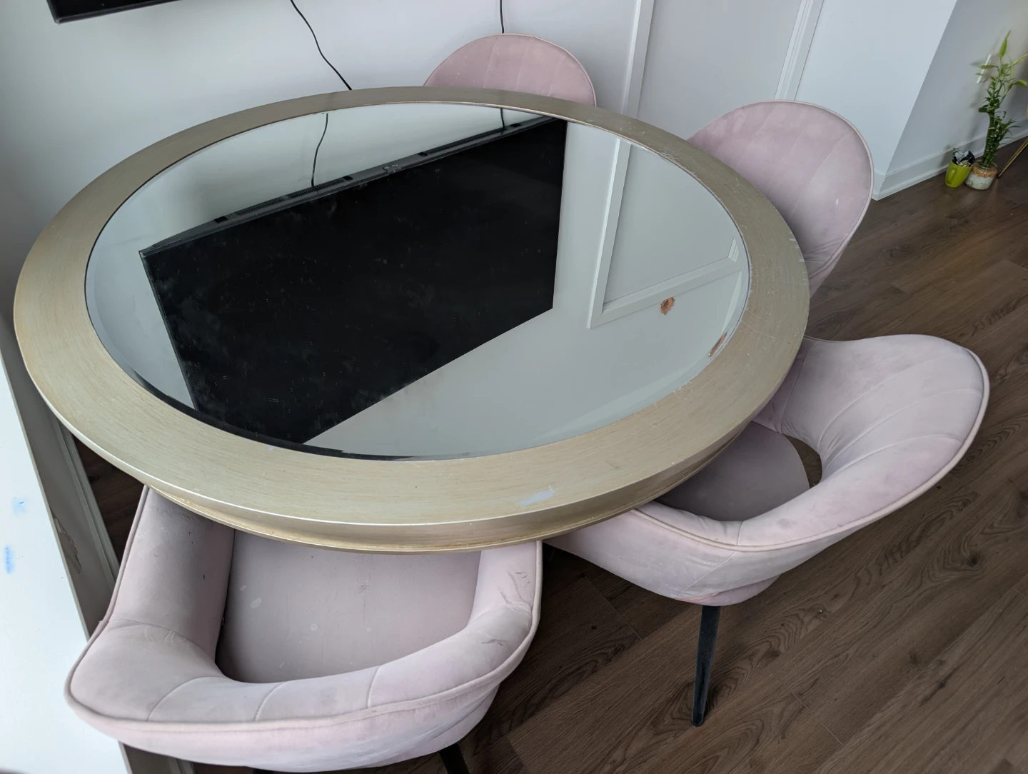 Elegant 4-Seater Mirror Dining Table Set for Sale - photo 4