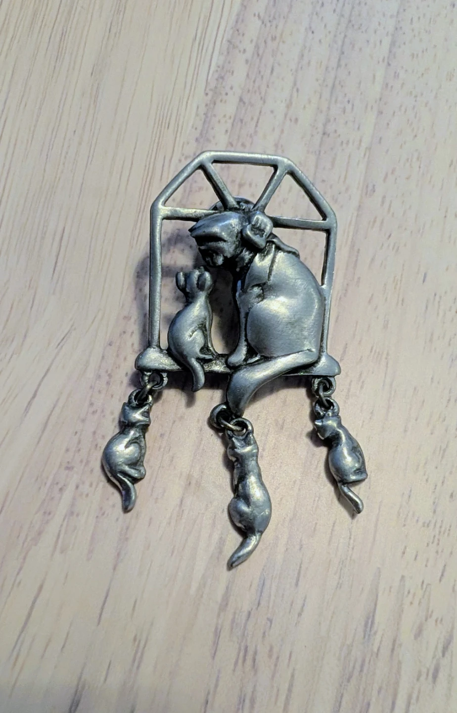 Brand New Pewter Cat Family Pin