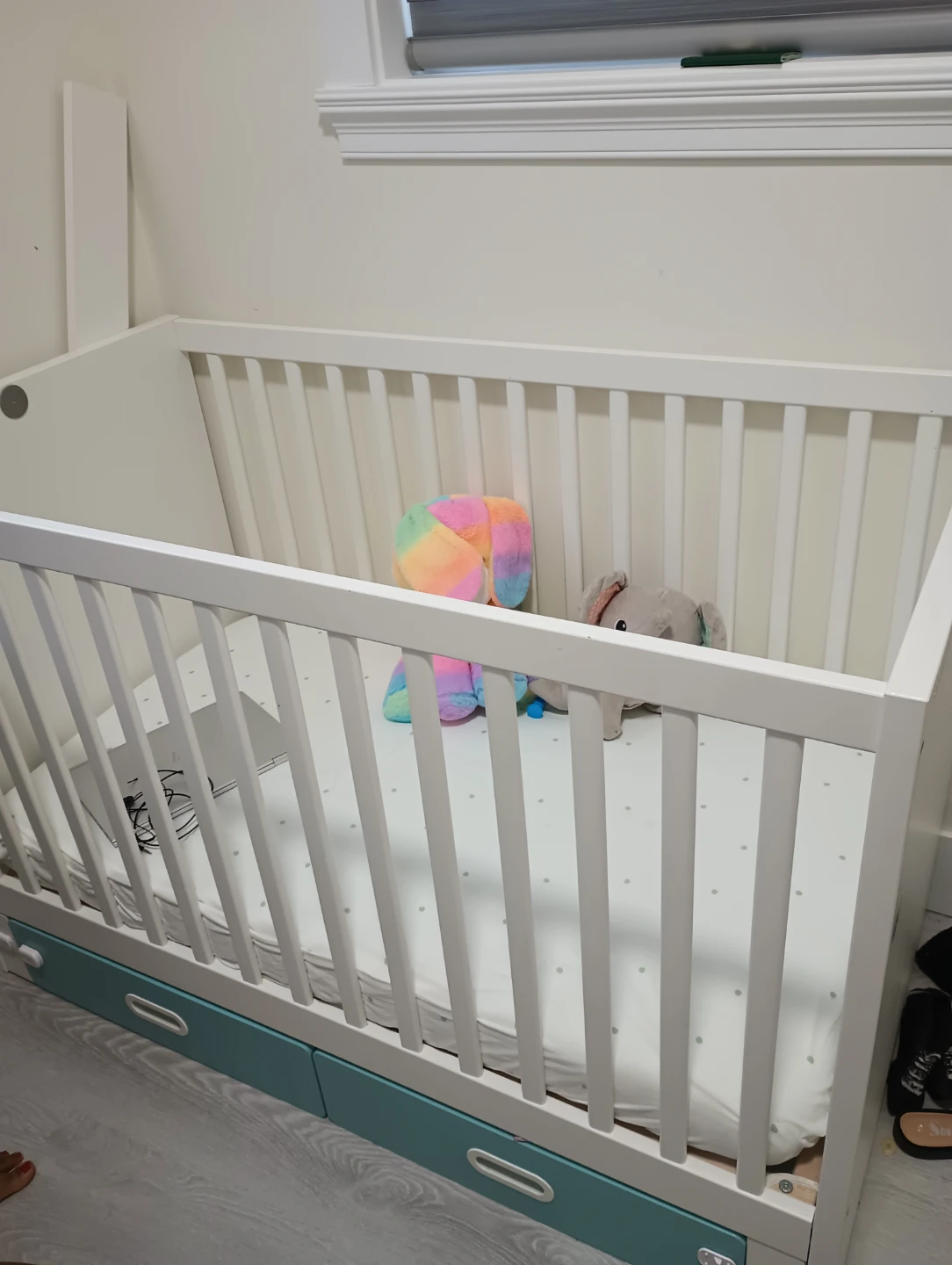 White Wooden Crib with Teal Storage Drawers - photo 4