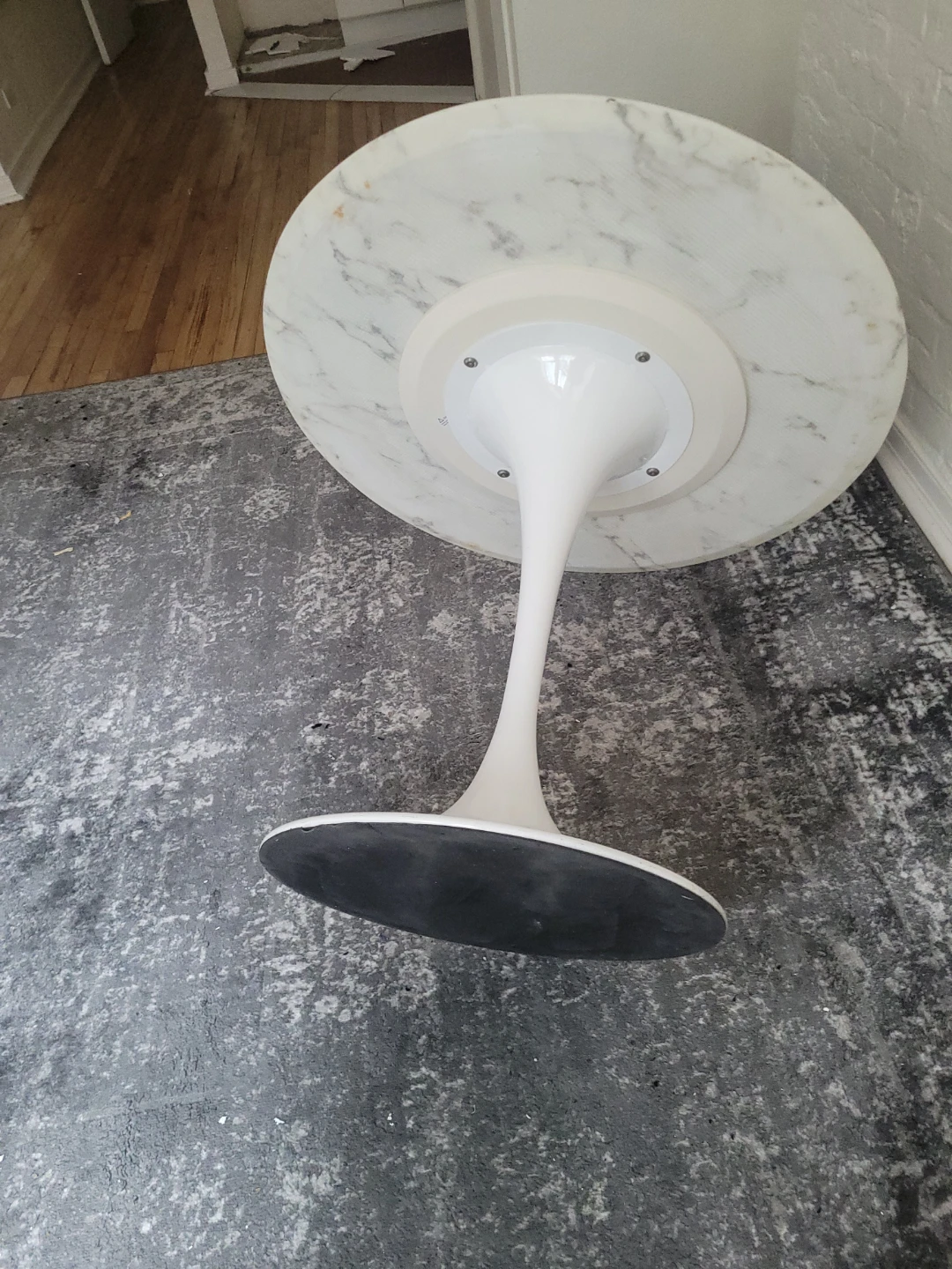 Round Marble Top Tulip Style Table - photo 3