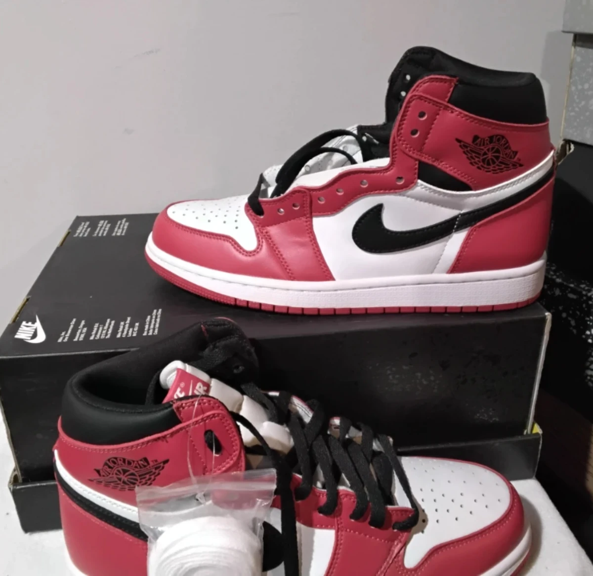 Air Jordan 1 Mid Red/White/Black Sneakers - photo 3