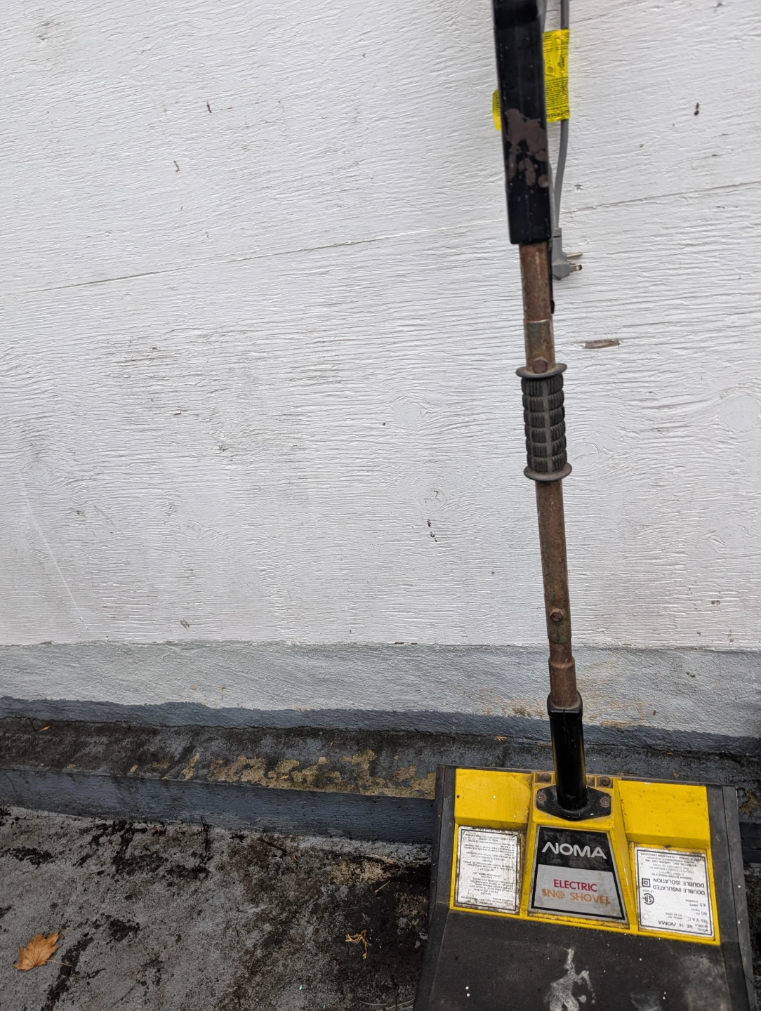 Noma Electric Snow Shovel with 50ft extension corf