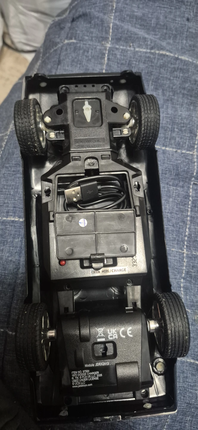 Fast & Furious Dom's Dodge Charger R/T Radio Control Car - photo 2