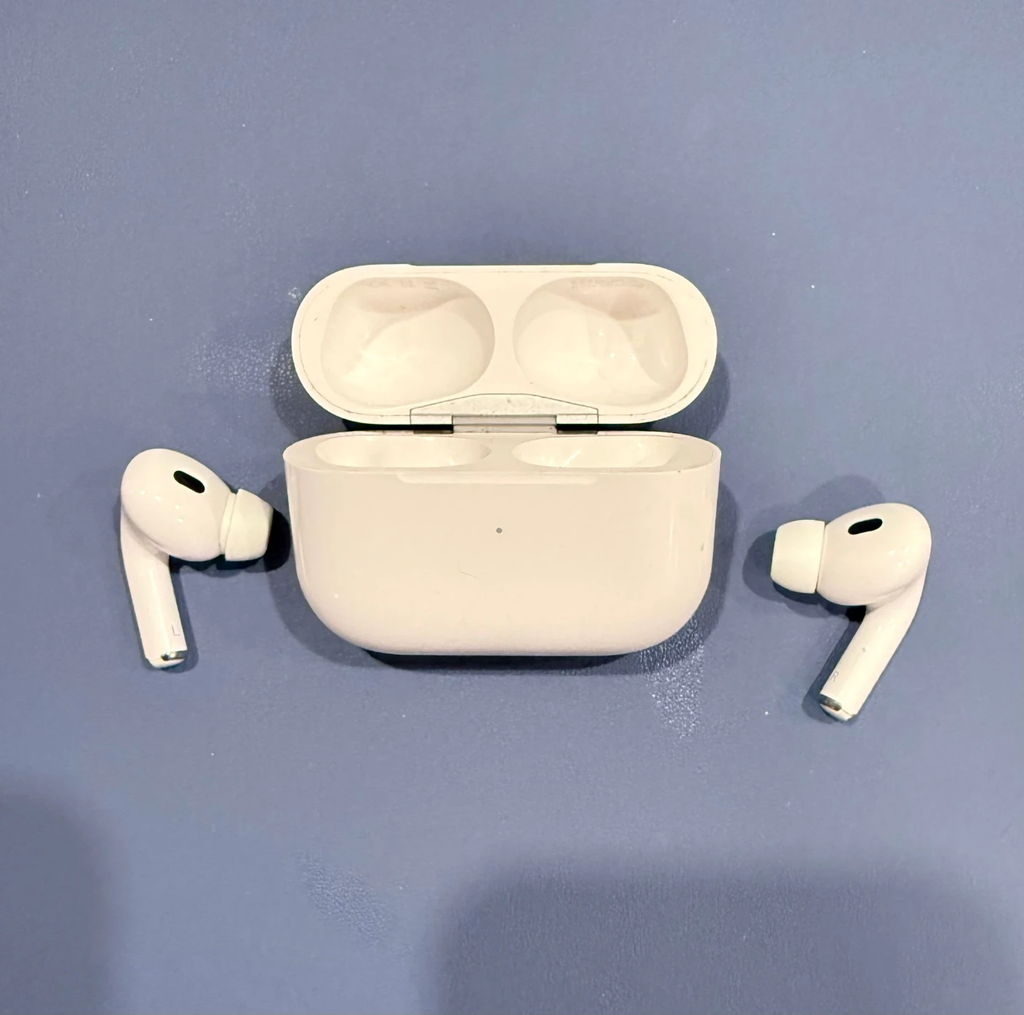 Apple AirPods Pro (2nd generation) with MagSafe Charging Case - photo 3