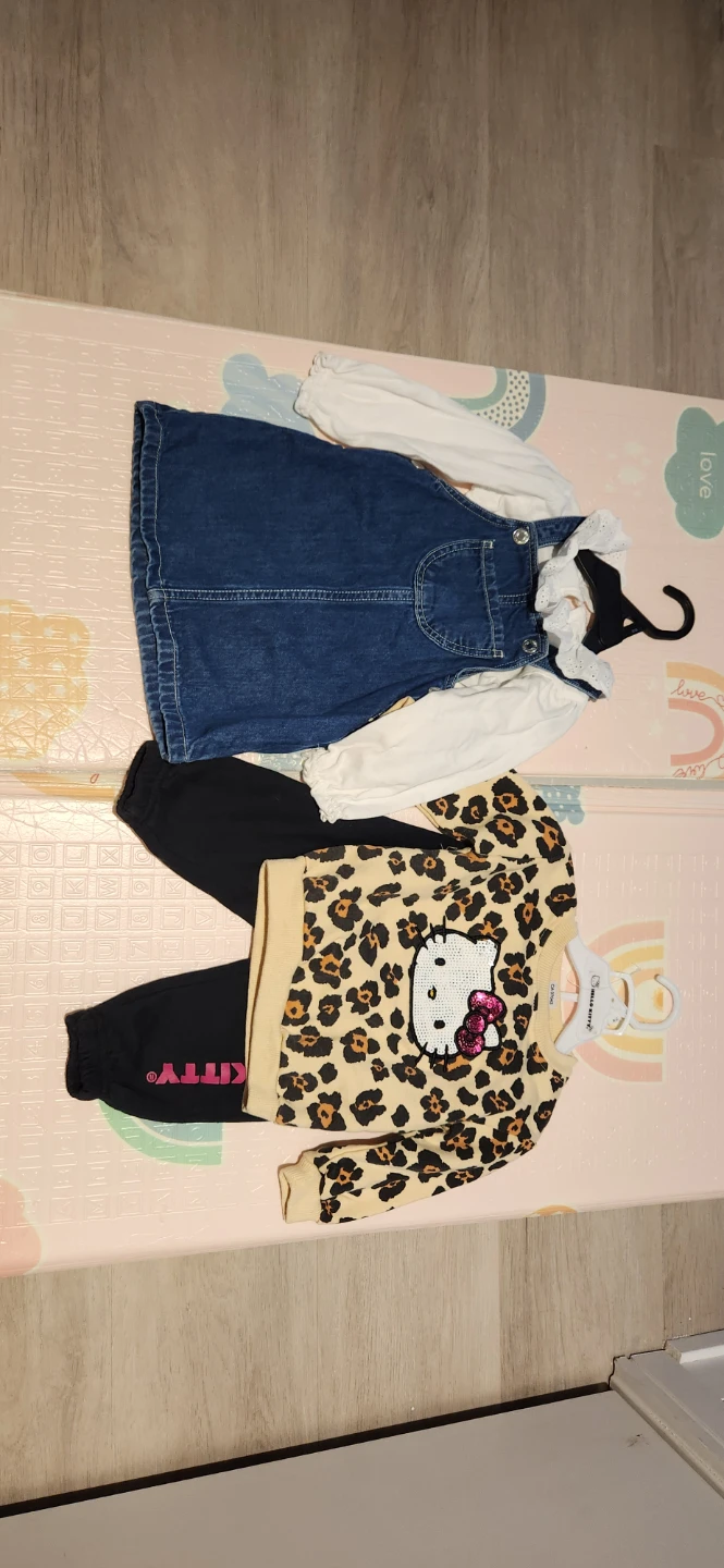 Clothes bundle and Baby floor/booster seat - photo 2