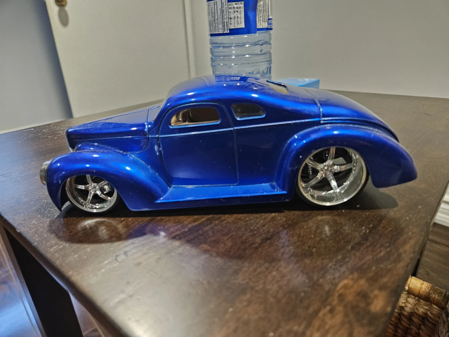 1/24, 1940 Ford coupe die-cast model car