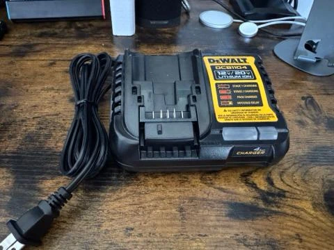 DeWalt DCB107 12V/20V Max Lithium Ion Battery Charger