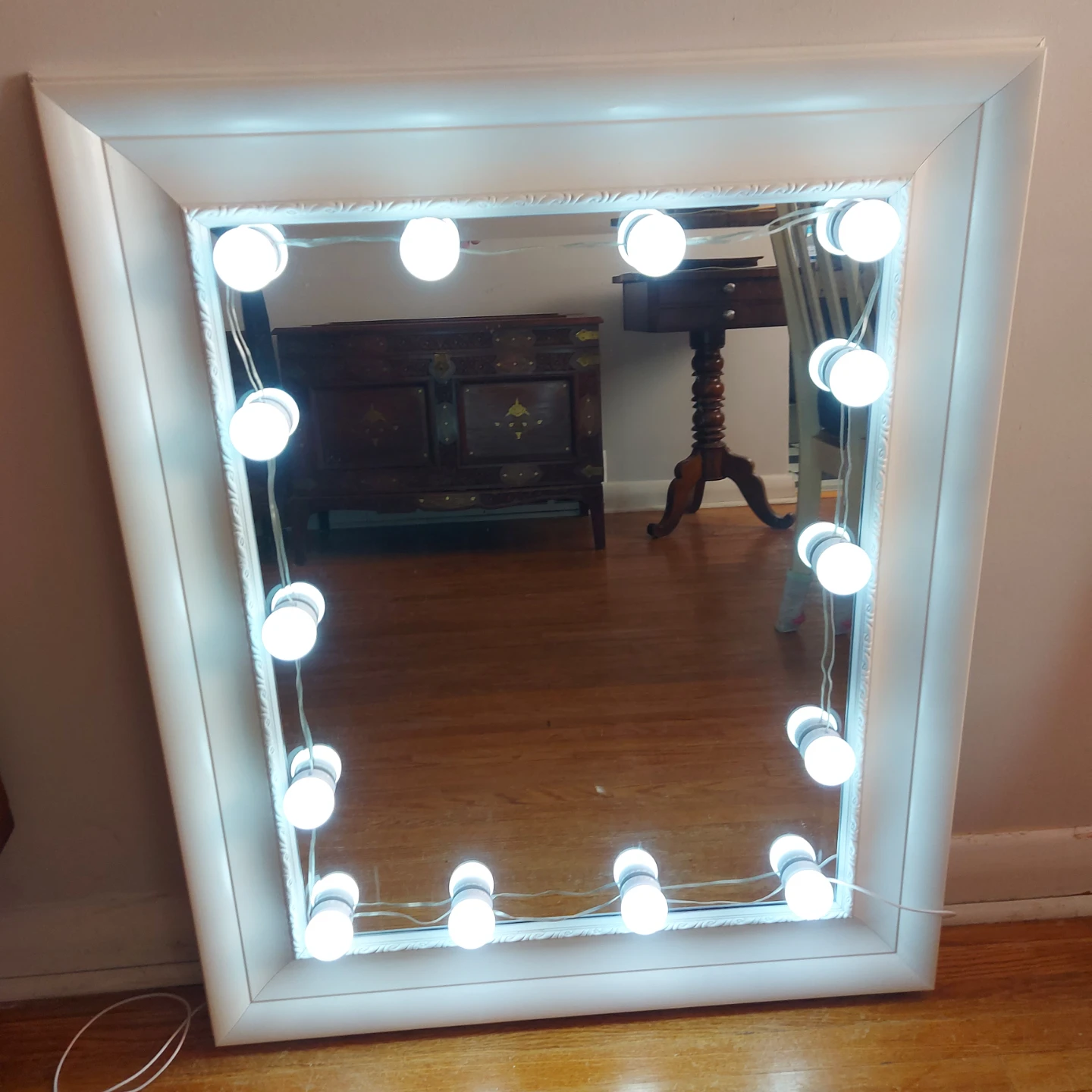 Big Hollywood Vanity Mirror with Remote Controlled Lights - photo 5