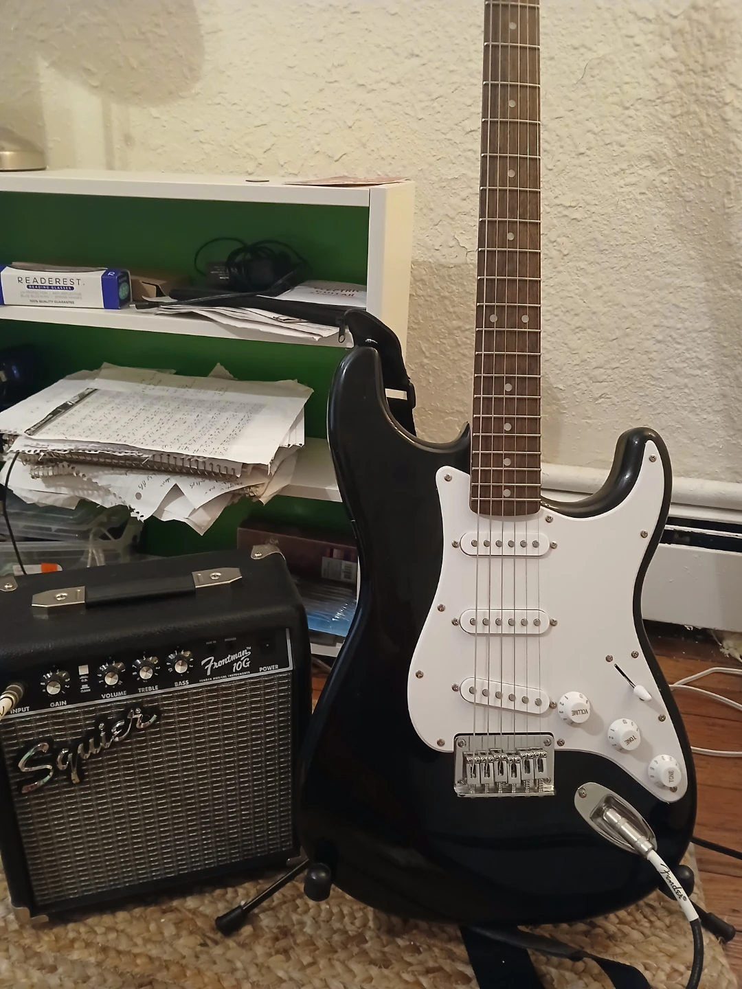 Squier+ Amp+ Lessons stand/bag/strap/strings 🧡