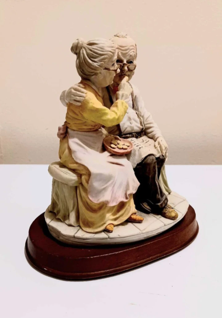 Hand Crafted Elderly Couple Figurine - photo 3