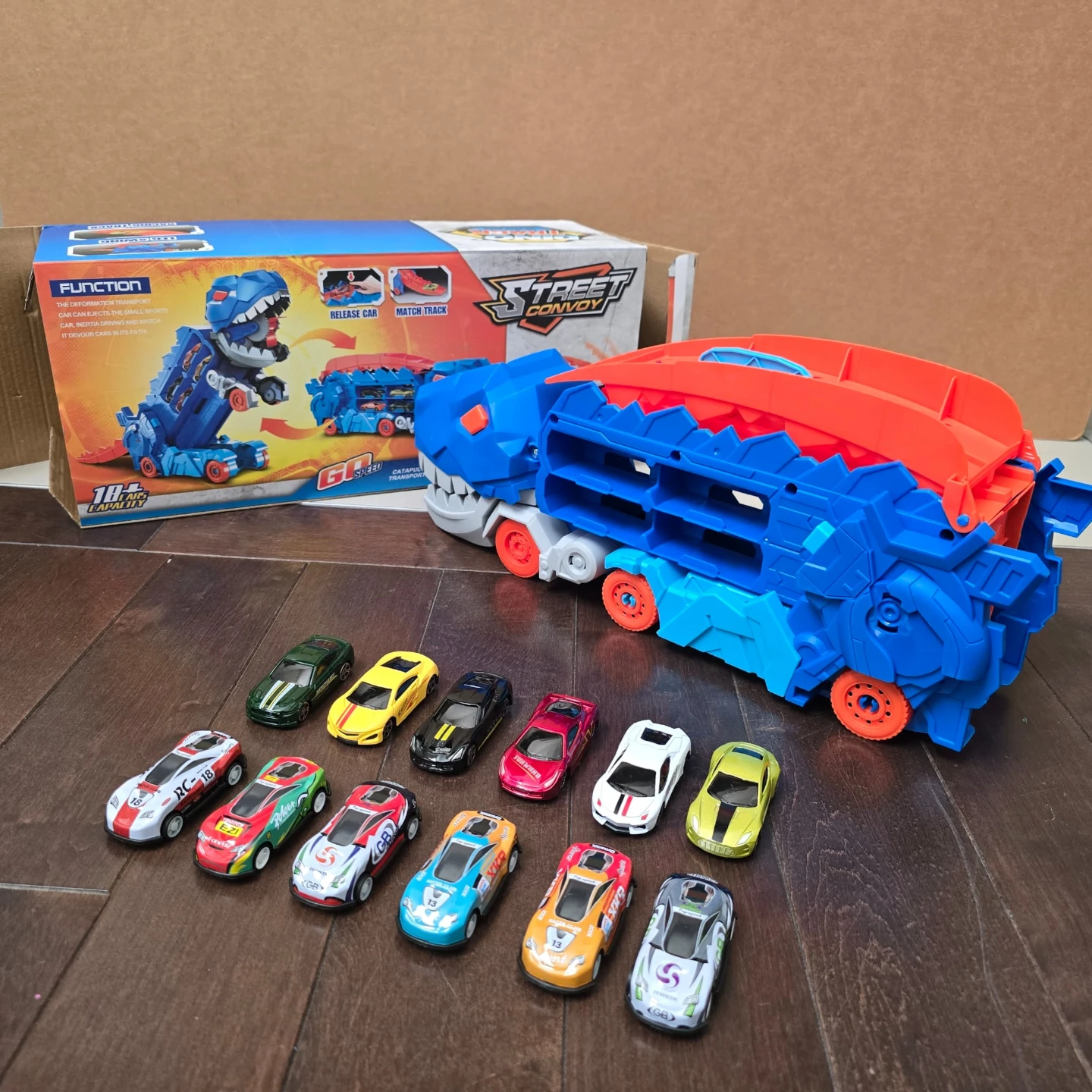 🦖 Dinosaur Car Carrier with 12 Cars (Brand new)