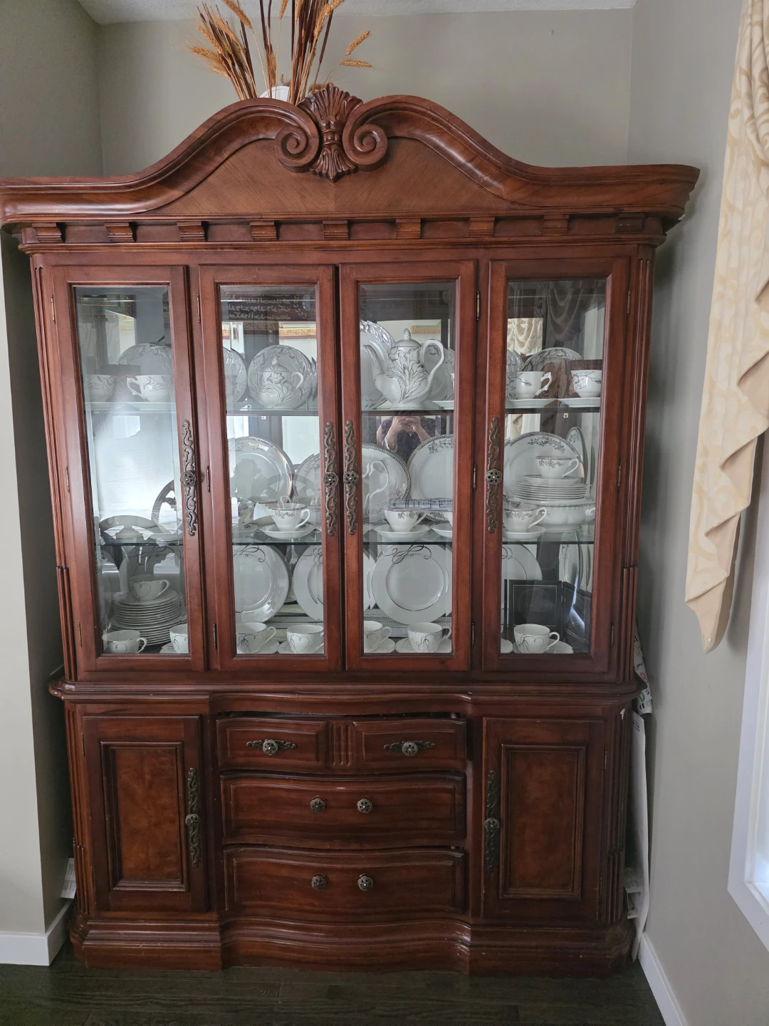 China Cabinet with Dining Chairs - photo 2