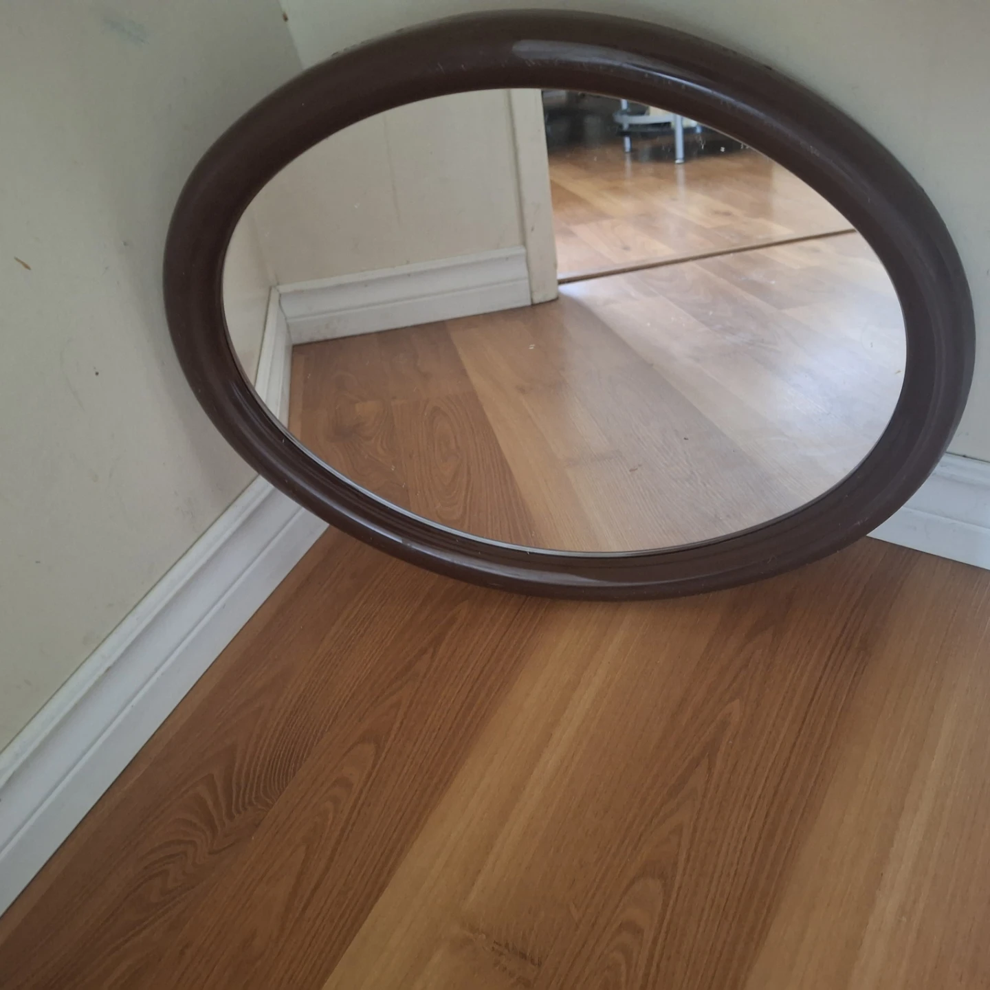 Vintage Oval Wall Mirror ** minor flaw* - photo 2