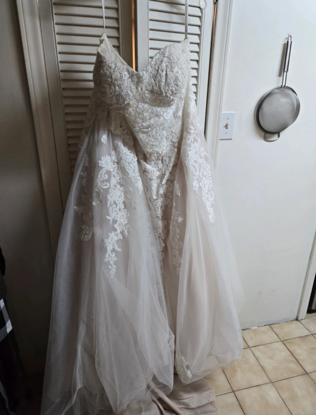Strapless Lace Wedding Dress - photo 2