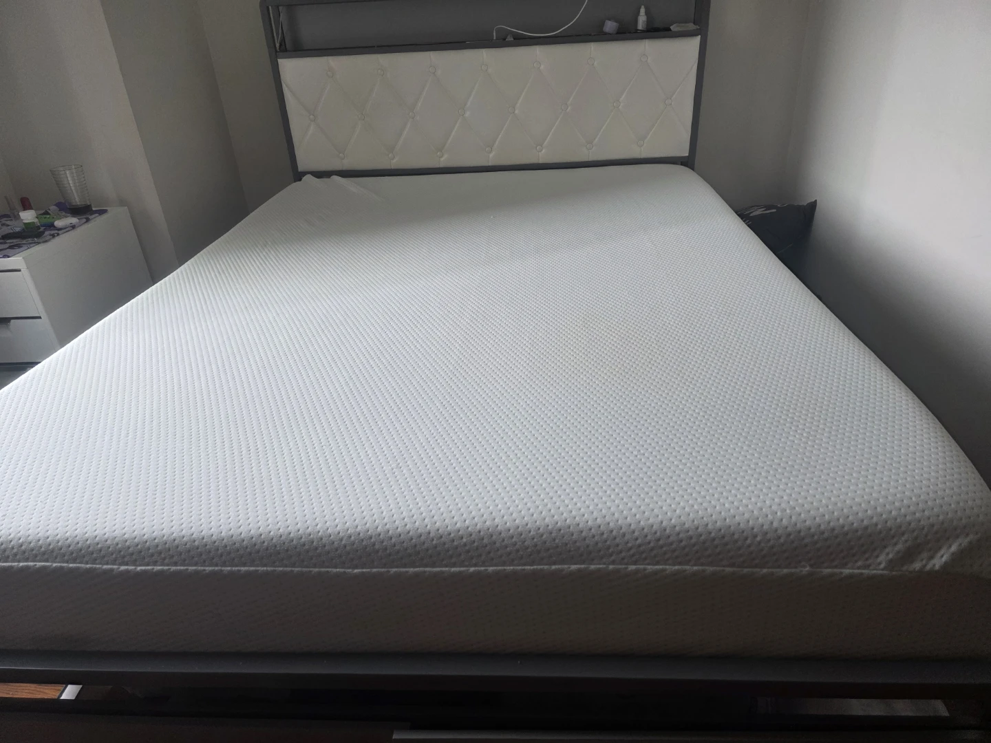White Queen Size Mattress. - MEMORY FOAM