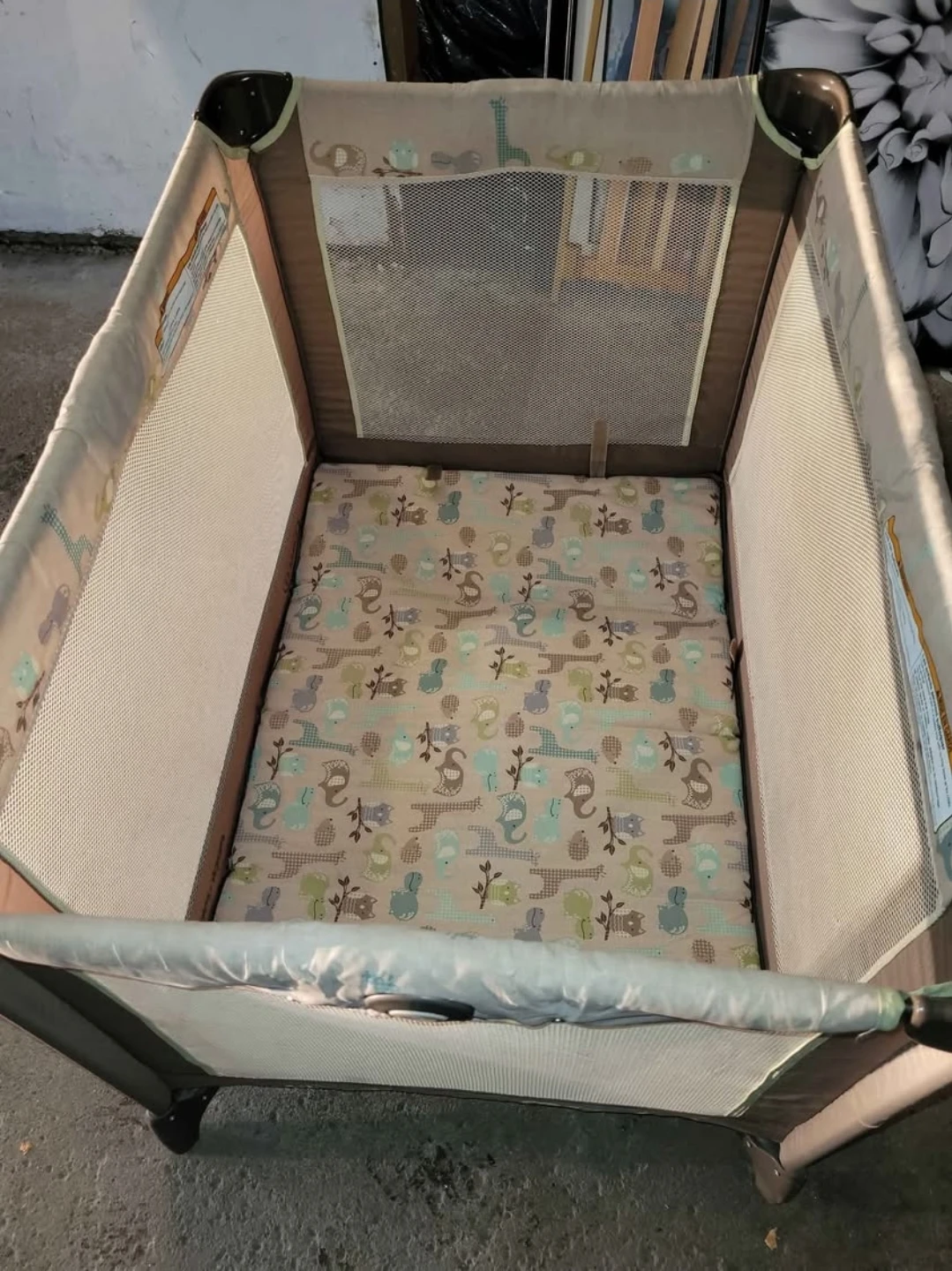 Graco playpen - photo 2