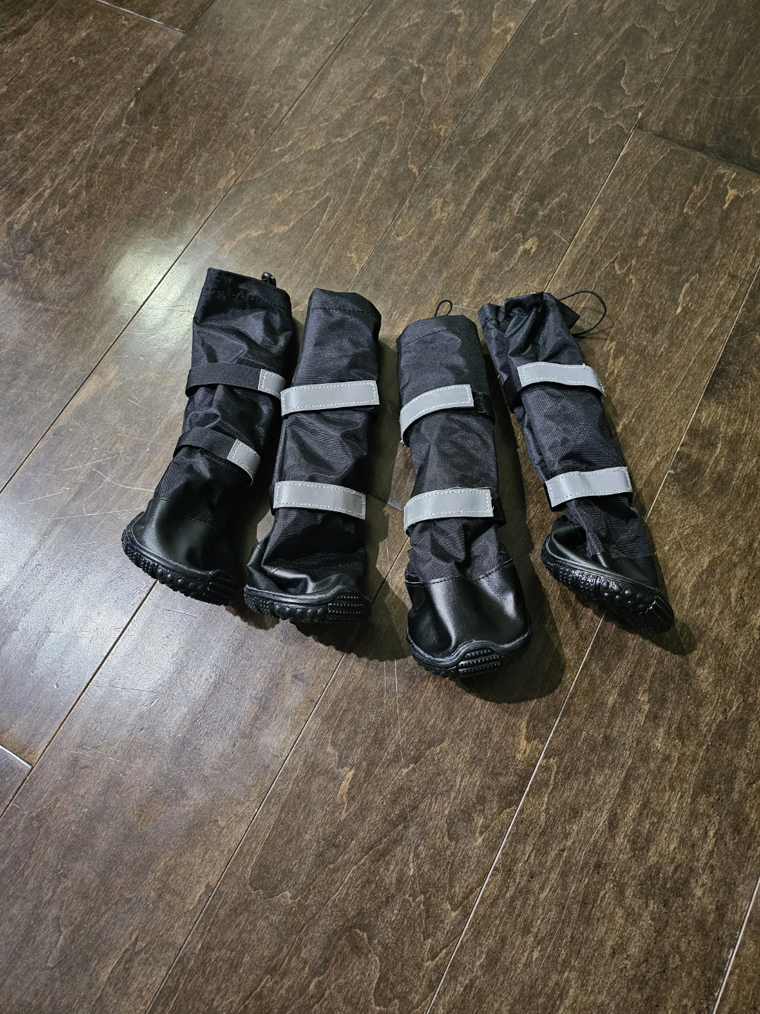 Dog winter boots size in pictures (New never used)