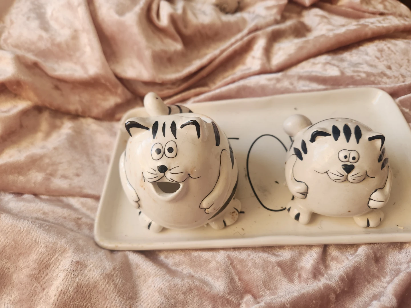 Rae Dunn Artisan Collection "MEOW" Cat Tray with Two Cats