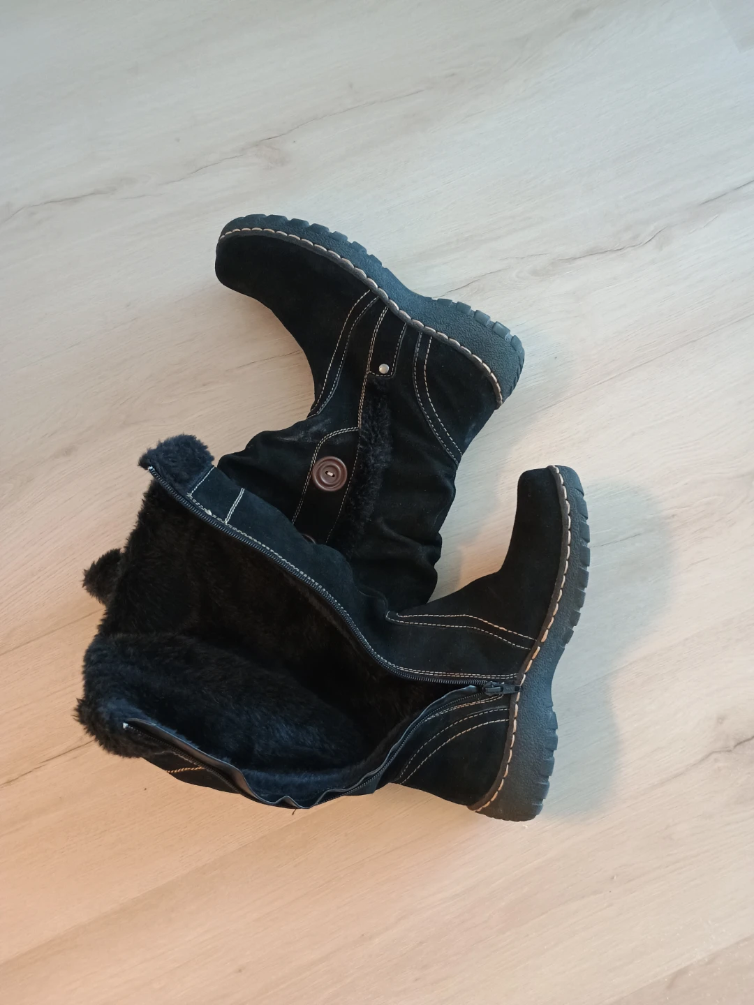 Black Suede Boots with Fur Lining