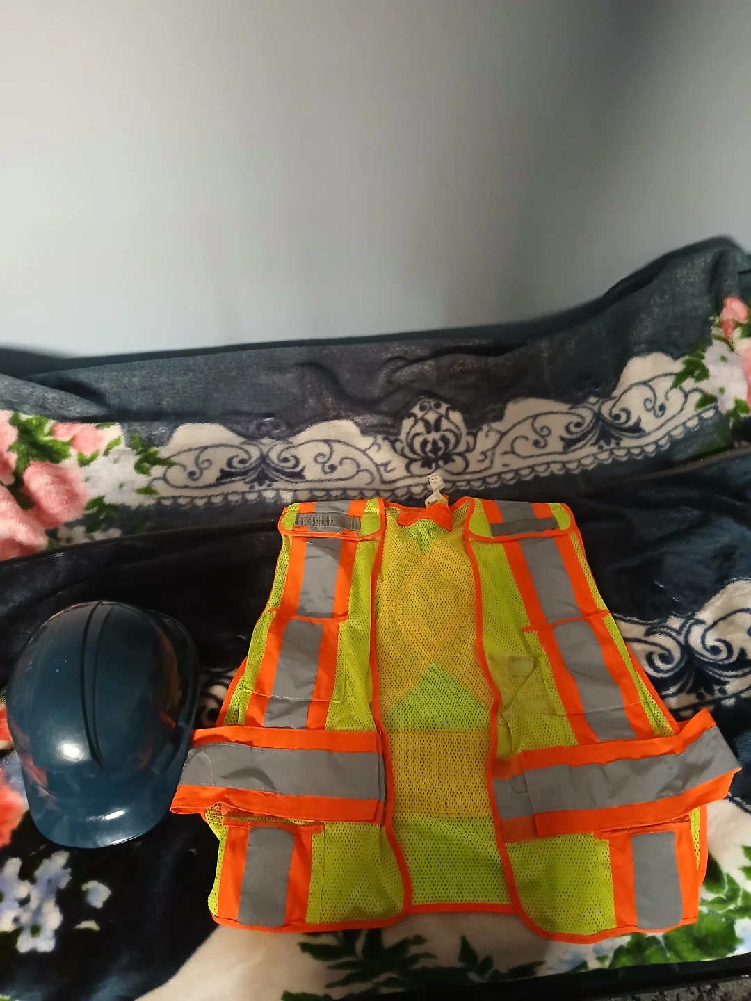 CSA Approved Safety Set - Dynamic Hard Hat & High-Vis Tool Vest - photo 2