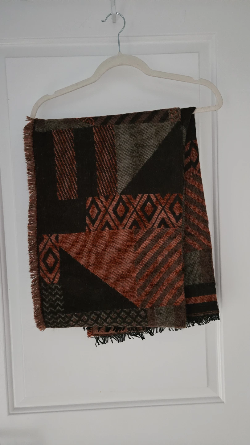 NEW Beautiful Geometric Pattern Scarf, warm for spring or winter - photo 2