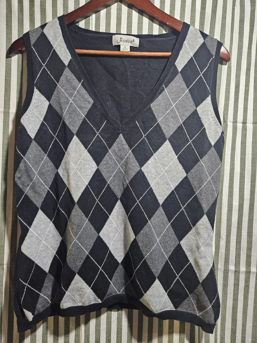 Jessica Argyle V-Neck Sweater Vest