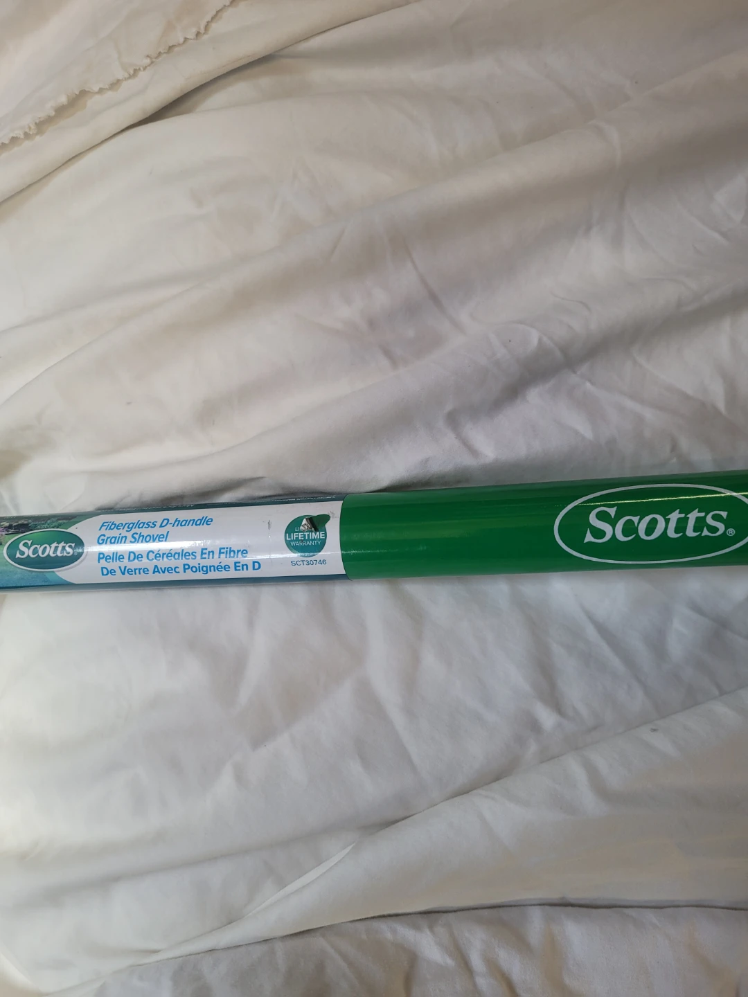 Scotts Fiberglass D-Handle Shovel
