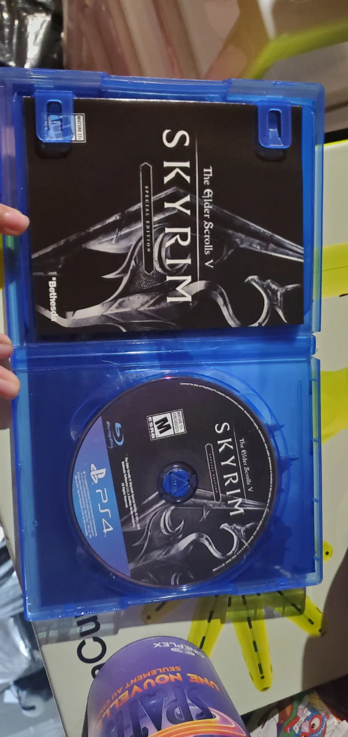 The Elder Scrolls V: Skyrim Special Edition PS4 Game - photo 2