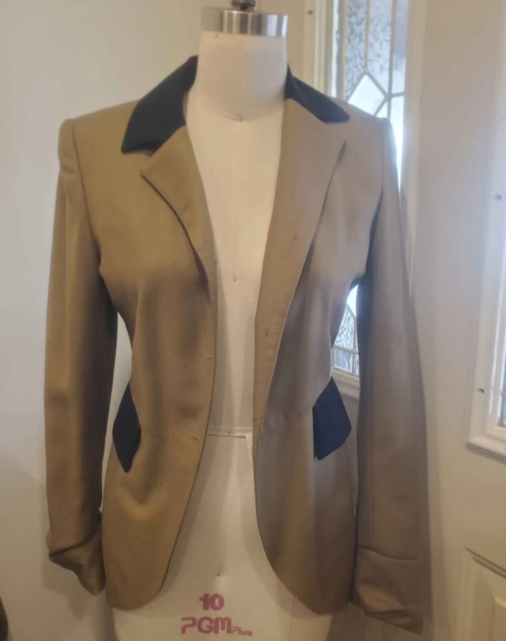 Holt Renfrew Women's Blazer Size 6