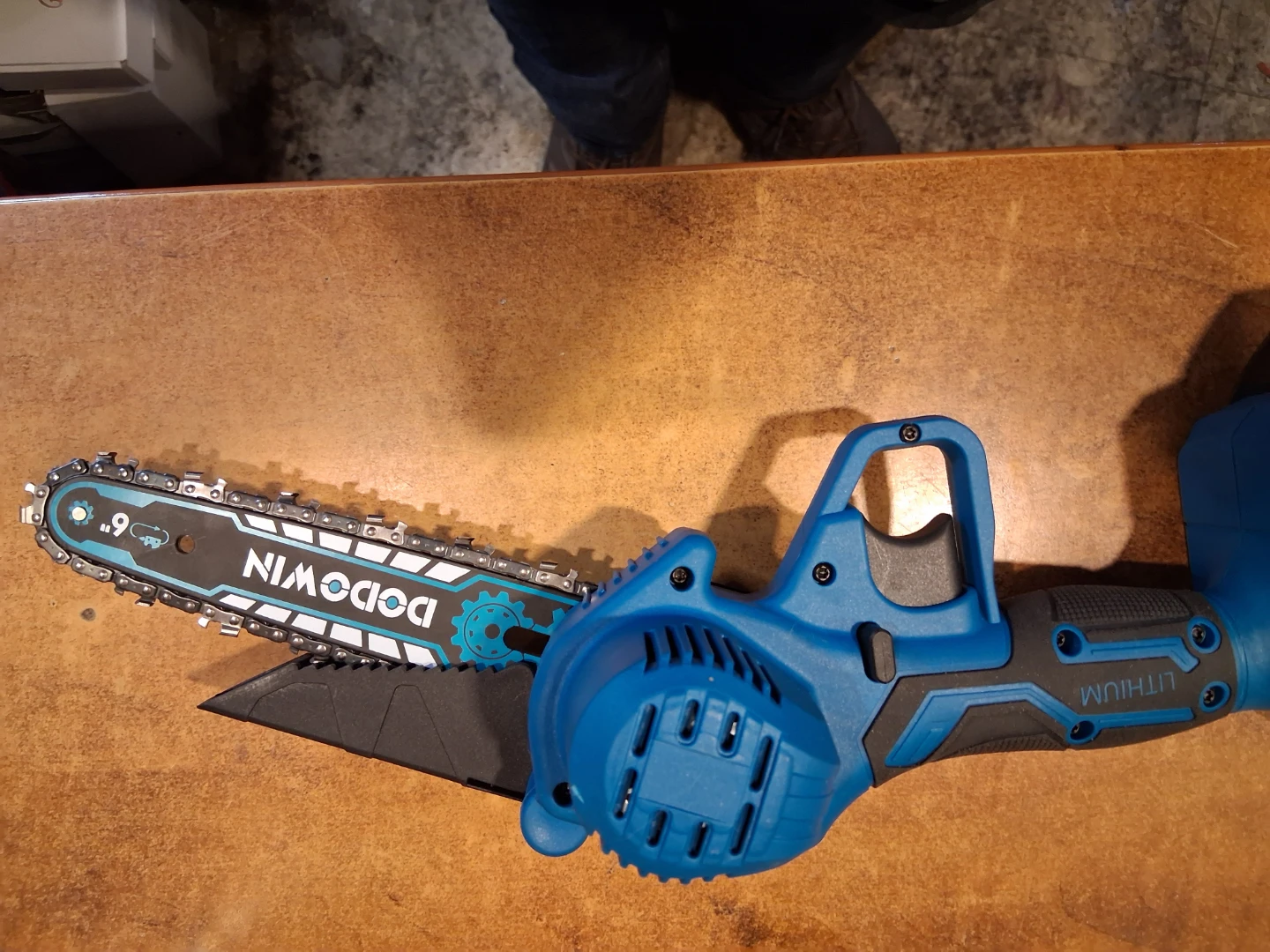 DODOWIN 6-Inch 21V Lithium Max Rechargeable Cordless Chainsaw