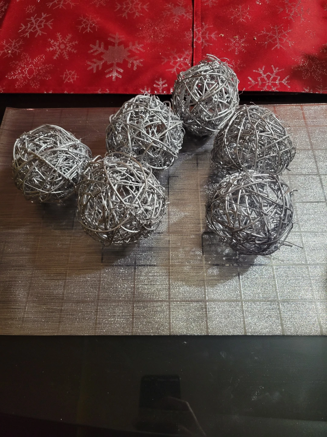 Set of 6 Silver Wire Decorative Balls - photo 2