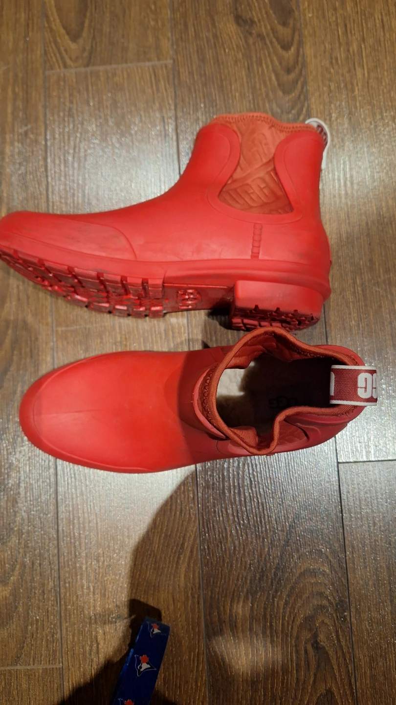 Ladies Size 7 UGG Rain Boots