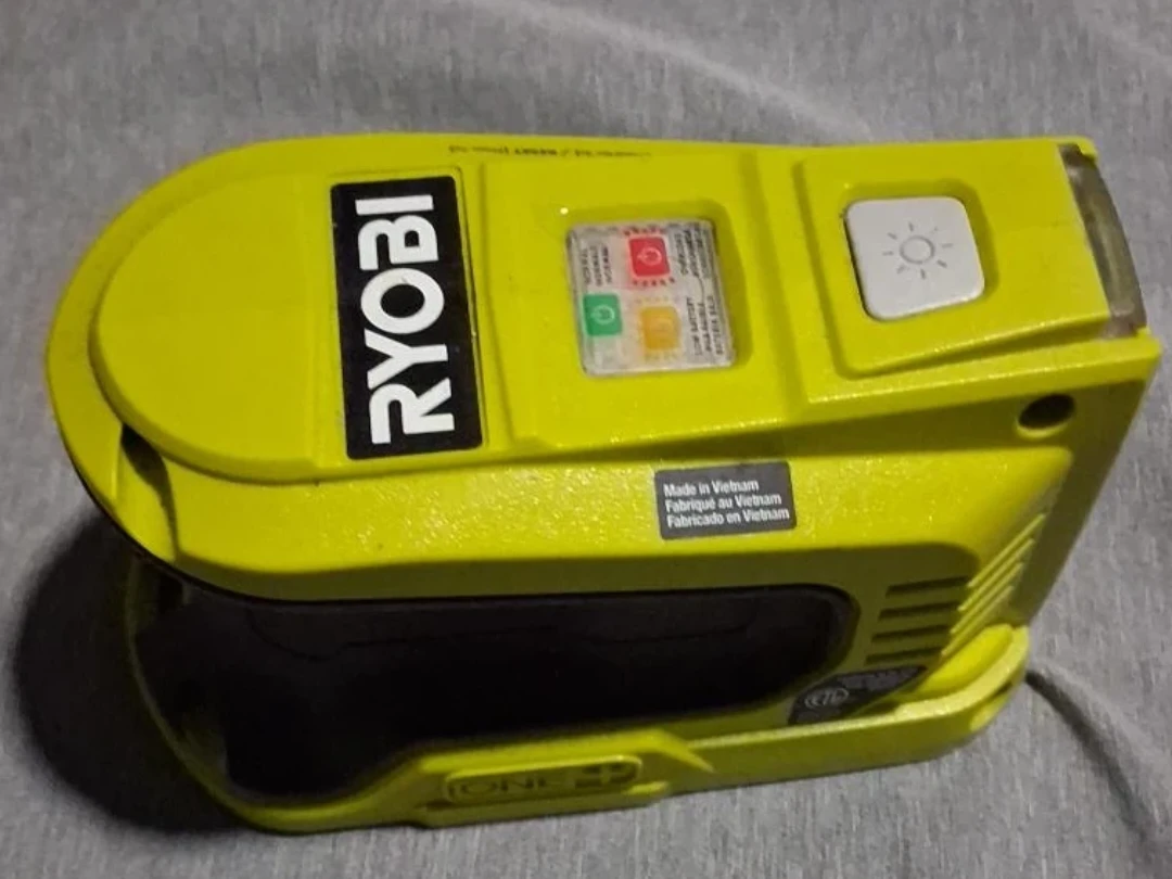 RYOBI ONE+ 18V Power Source Inverter - photo 2