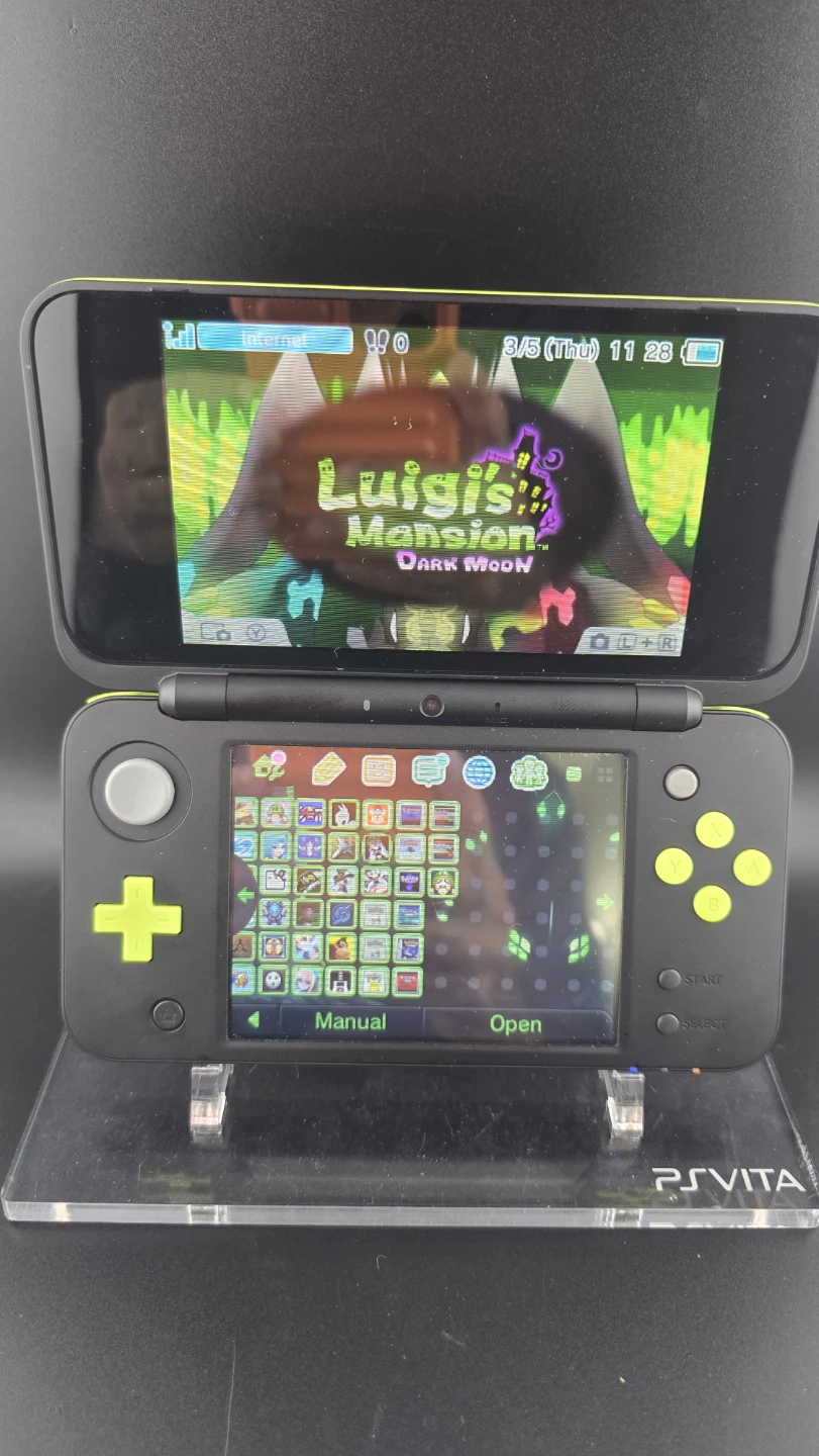 🎮 New Nintendo 2DS XL –Black and Green 128GB SD card