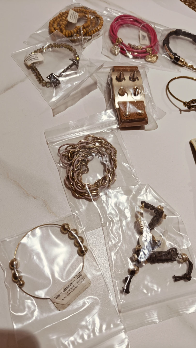 Assorted Bracelets / jewellery ( Hudson Bay brand) - photo 3
