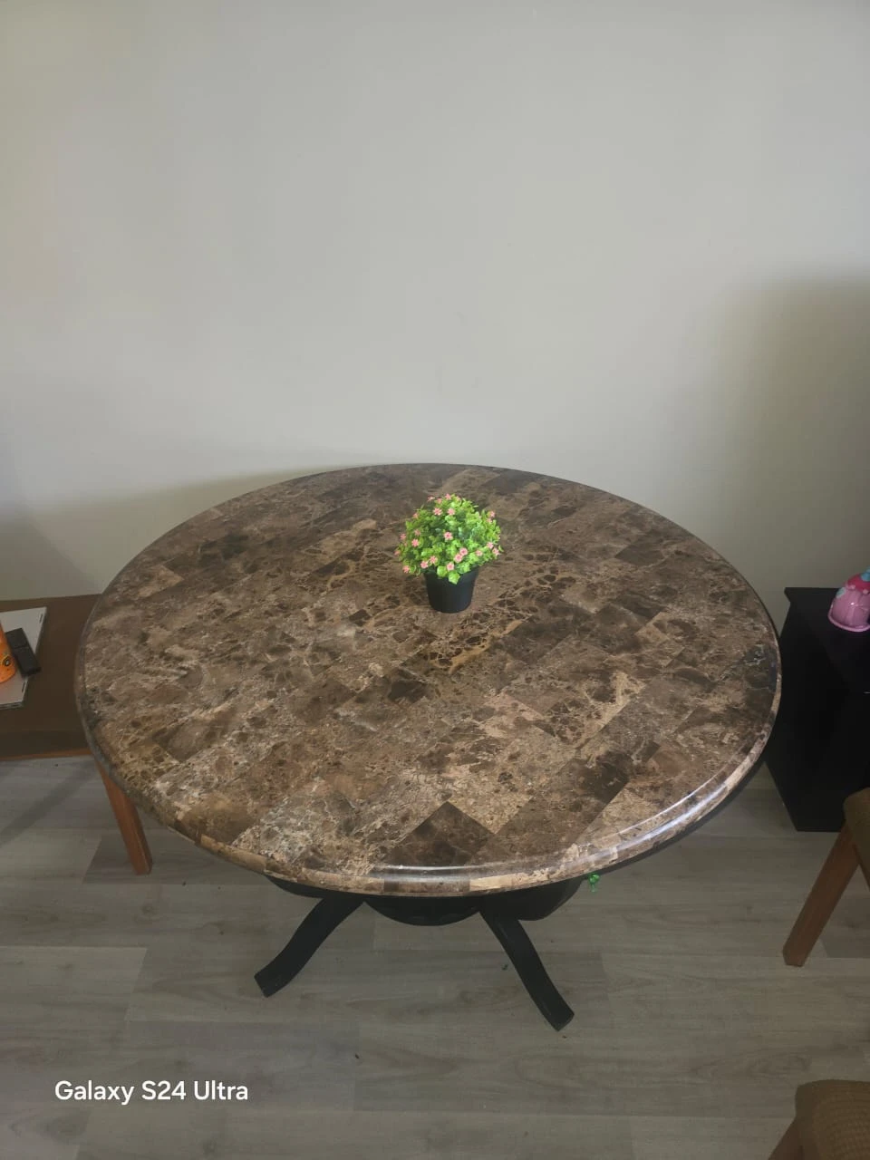 Round Faux Marble Dining Table - photo 2