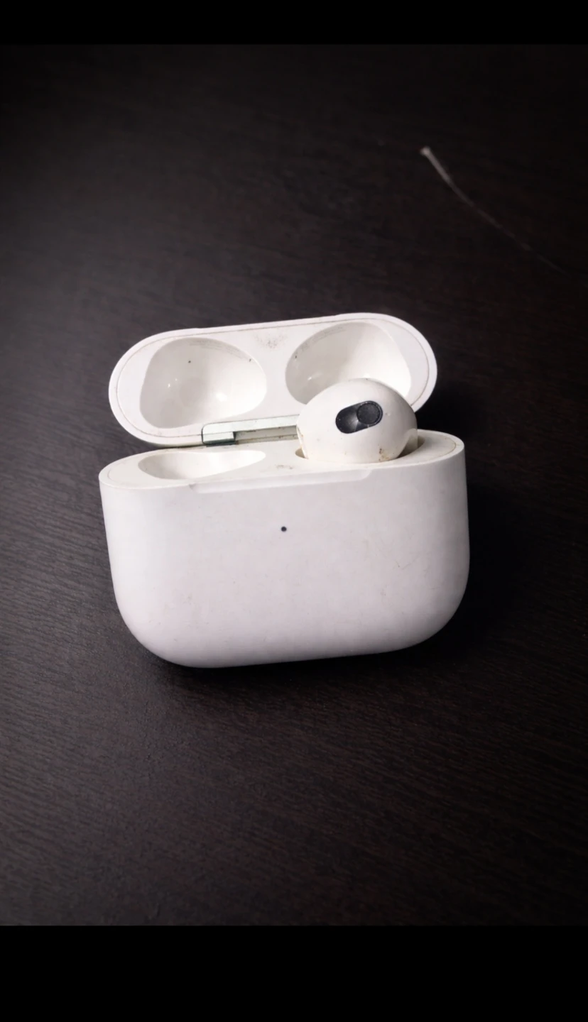 Apple AirPods 3rd gen Charging Case