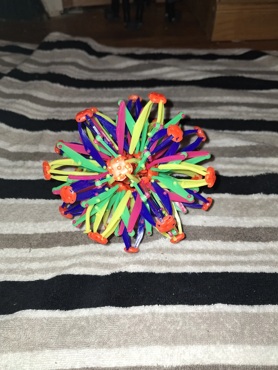 Expandable Geometric Ball Toy