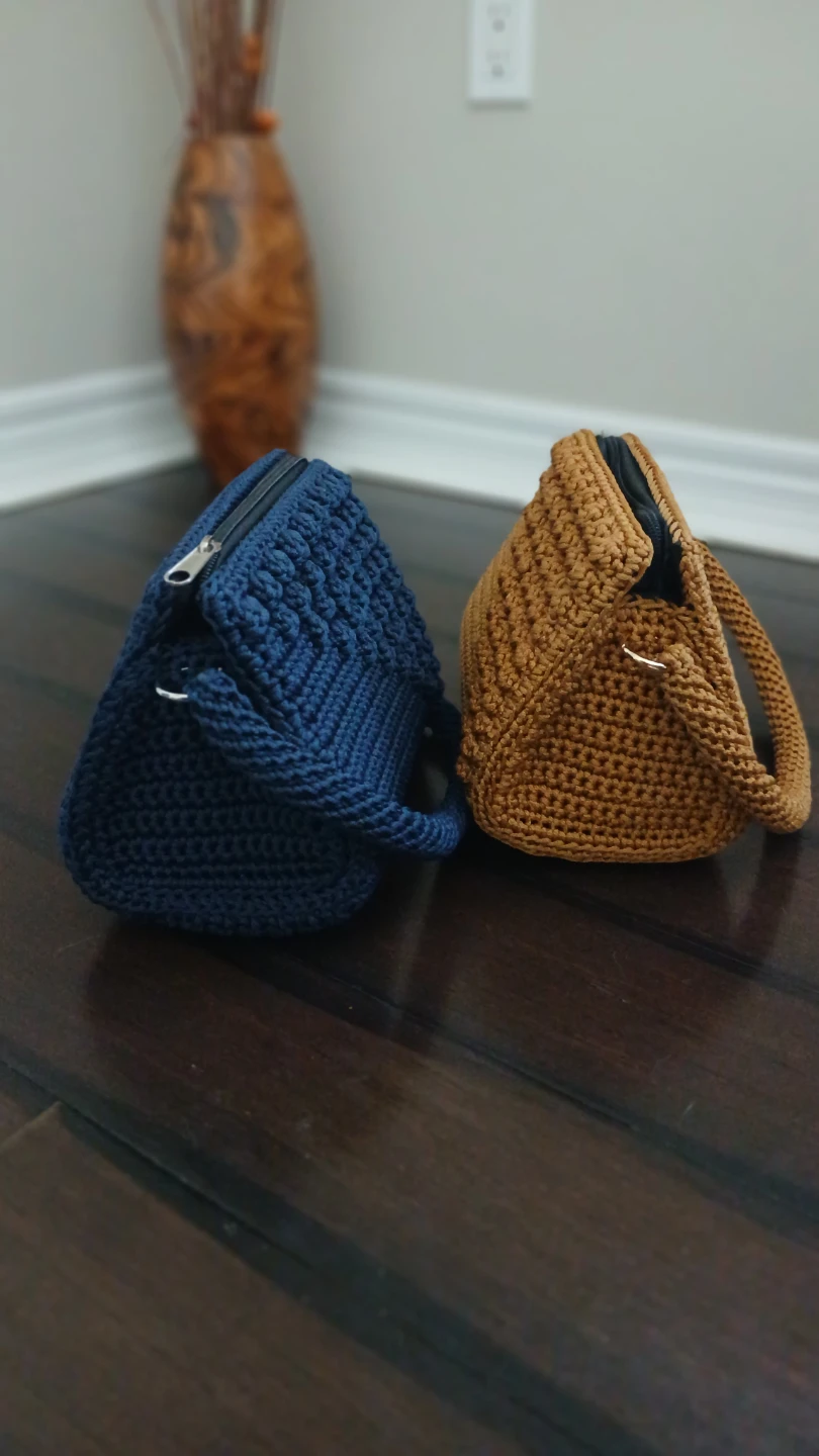 Hand-crocheted Tote Bag with Matching Clutch - photo 5