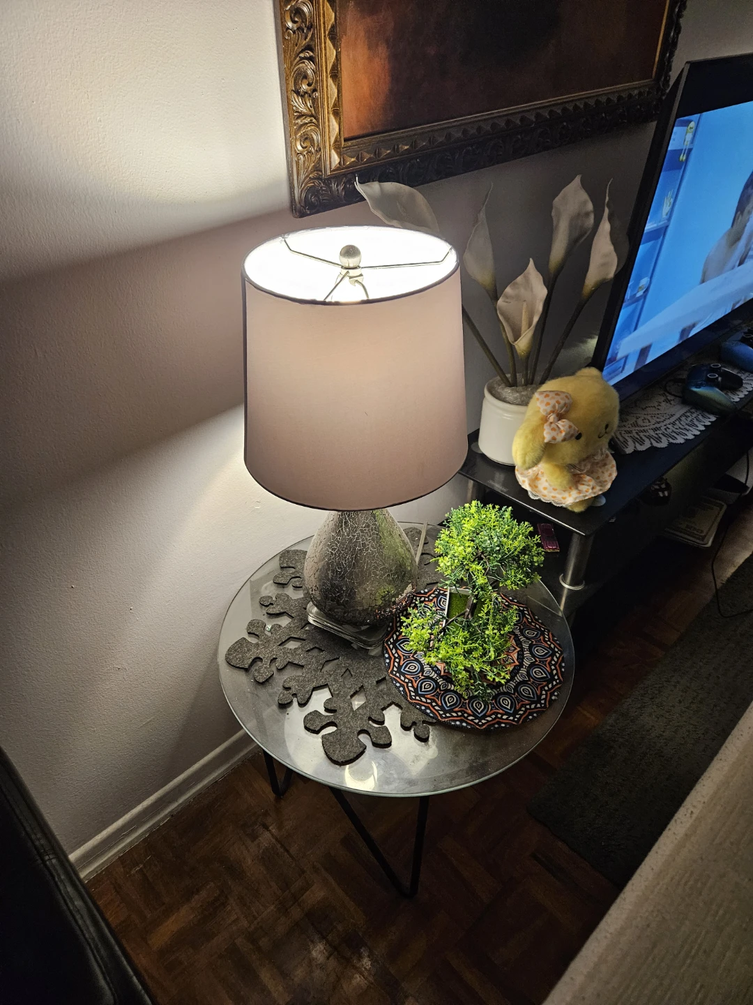 Table Lamp with Textured Base - photo 5